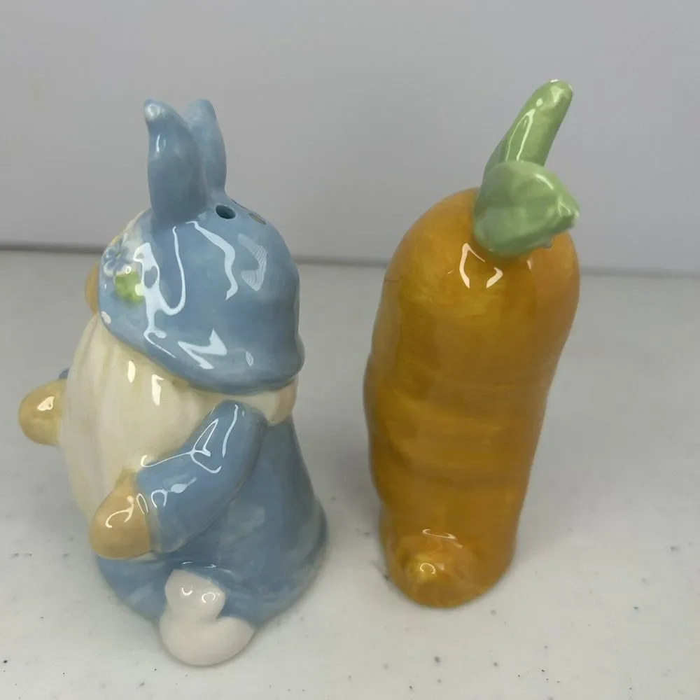 Gnome Ceramic And Ceramic‎ Carrot Salt & Pepper Shakers